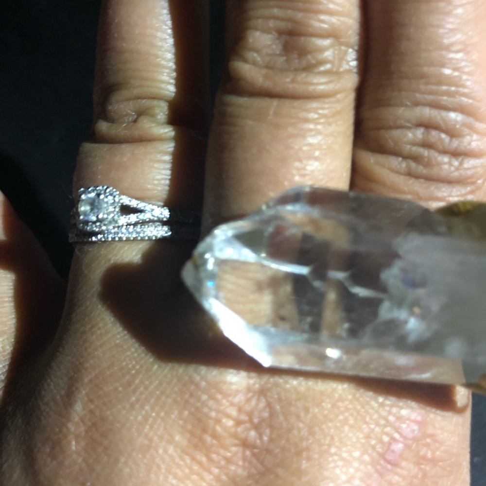 Genuine Quartz - Picture 3 of 7